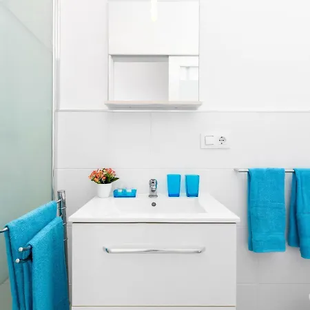 536b Cozy 1 Bedroom, Pool, Terrace, Sun Lounger אדחה